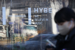 하이브, SM지분 전량 처분 어려워졌다…수백억 손실 가능성도