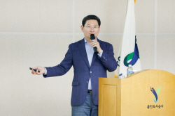 이상일 용인특례시장, 용인도시공사 직원 70여명 대상 미술 특강 진행