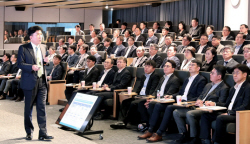 함영주 하나금융 회장 "이자 및 수수료 체계, 원점에서 재검토해야"