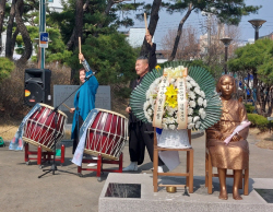 횡성평화의소녀상 건립 4주년, 평화통일의 북소리 울려 퍼져