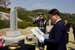 최정우 회장 "존경받는 100년 기업을 향한 새로운 미래 만들어 가자"