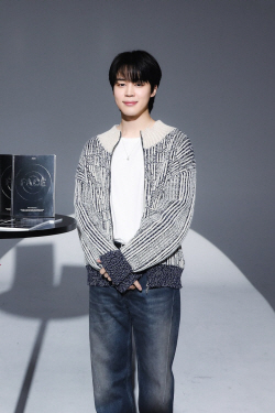 지민, K팝 솔로 가수 최초 빌보드 1위 "BTS이기에 가능, 자랑스럽고 행복하다"