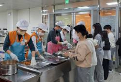 과천시 문원초 학교급식 자원봉사자 긴급배치…왜?