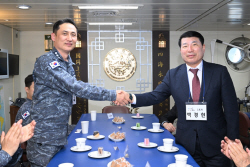 백경현 구리시장 광개토대왕함 장병위문…파병