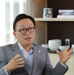 박현주 미래에셋 회장, ‘13년 연속’ 배당금 전액 기부...누적 298억원