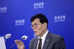 금리인하 기대 일축한 한은...이창용 총재 "하반기 불확실성 크다"