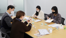 도레이첨단소재, 시각장애 아동에게 점자큐브 기부