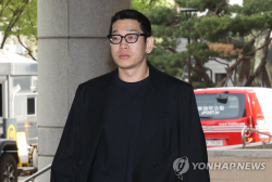래퍼 뱃사공, 불법 촬영·유포 혐의로 징역 1년 법정 구속