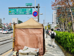 대기업 사옥 앞 시위 ‘통제 불능’···교통사고 위험↑