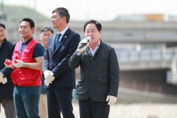 남양주생활개선聯 EM흙공 투척…왕숙천 수질개선