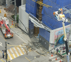 강남 삼성동 건축공사장 가설자재 길바닥 우수수 추락
