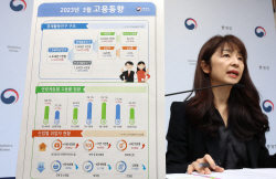 3월 청년 취업자 9만명 감소…임시·일용직 청년만 늘었다