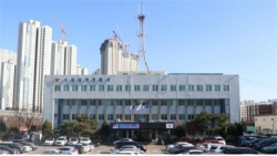 “어? 편의점 닫았네?” 문 뜯은 30대男 도둑 쇼핑 뒤 이름·전화번호 남겨