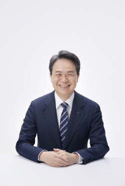 진옥동 신한금융 회장, 취임 후 첫 해외 IR…일본 찾는다