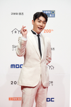 영탁, ‘구해줘! 홈즈’ 200회 특집 게스트 출동