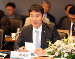 이복현 "이차전지株 이상 과열…불공정거래 엄단"