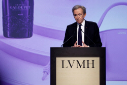 불황에도 명품은 승승장구?…LVMH, 시총 5000억 달러 돌파