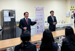 신경호 도교육감·김진태 도지사. 삼척고·여고 깜짝 방문