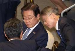 ‘위장탈당’ 민형배 "같은 상황되면 또 할 것, 아주 당연"...이원욱·이상민 정체성도 공격