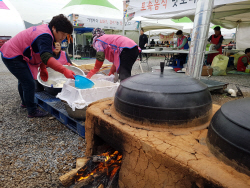 영월 단종문화제에 가면…전통음식도 맛보고 전통활쏘기도 즐긴다