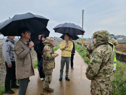 정장선 평택시장, 주한 미군 소속  F-16전투기 추락사고 현장 방문