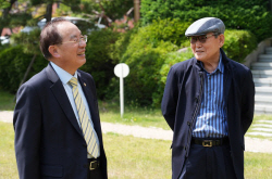 하윤수 부산시교육감 "스승의 은혜 잊지 말아야"