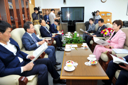강은희 대구교육감, 김진열 군위군수와 교육현안 논의