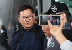 폰은 파리에 버리고 안 부른 검찰 찾아간 송영길...檢 "증거인멸 따져 볼 것"