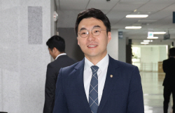 "주식이 복싱이면 코인은 UFC"...여·야에 전문가까지 "김남국 일 제대로 했을까?"