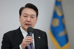 尹 지지율 지킴이는 민주당? 돈봉투·김남국에 김재원·태영호 영향 無 [한국갤럽·NBS·리얼미터]
