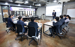 시흥시의회 로드원-프론텍 기업현장 두곳 탐방
