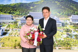 임이자 의원 등 제자들. 신평중 스승 이철우 경북지사 찾아 스승의날 인사