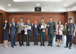 [포토]원주시의회, 봄철 산불 대응 유공 공로패 전달