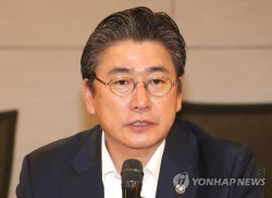 이임식 중 목 메인 정승일 한전 사장 "전기요금 정상화 등 임직원 노고 감사"