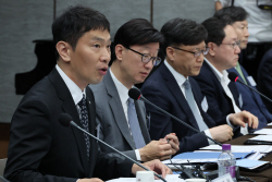 이복현 금감원장 "부동산 PF 등 잠재리스크 철저히 대비"