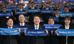 윤대통령 "국제사회 좋은 대우, 기업인 덕"