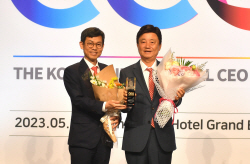 최문순 화천군수, 한국의 영향력 있는 CEO-군민 중심 경영 분야 수상