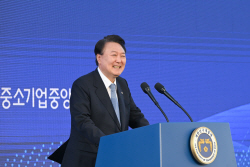 45% 육박한 尹 지지율, 올해 최고치…"보수층 결집"[알앤써치]