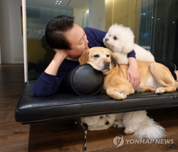 윤석열 내외 동물농장 출연해 "사지 말고 입양하세요"