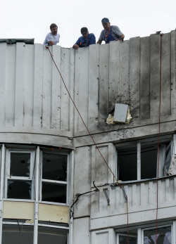 드론에 아파트 창문 깨지자 러시아 ``이래서 전쟁``, 우크라 ``기뻐``