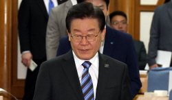 경찰도 쇠파이프 맞았는데...이재명 "국정 실패 가리려 얄팍한 속임수"