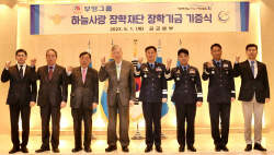 부영그룹 이중근 창업주 공군에 100억 기부