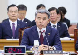 이종섭 장관 "확보한 北발사체, 2단 부분…모레쯤 인양될 전망"