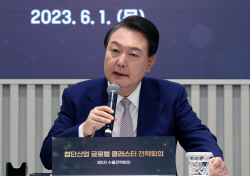 "문자 오발령 공격 안 먹혔다"...정당 지지율 박빙, 윤석열 대통령 상승세는 멈칫