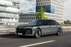 BMW, 플래그십 PHEV 세단 