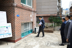 반지하 밀집지역, 도심 공공주택 복합지구 선정…"재정비 유도"
