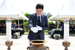 독일 아헨시 경제사절단 안산시 현충일 추념식 동참