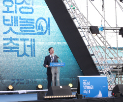 화성 뱃놀이축제, 밤바다 밝히는 500대의 드론쇼...장관 ‘연출’