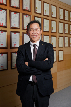 [2023 에너지환경기술대상=과기정통부 장관상] 유니테스트 "페로브스카이트·유리창호형 태양광 전지 기술개발"