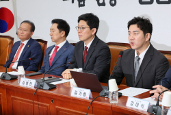 與최고위 첫 참석 김가람 최고위원 "지도부 말한마디·행동 하나 큰 영향"